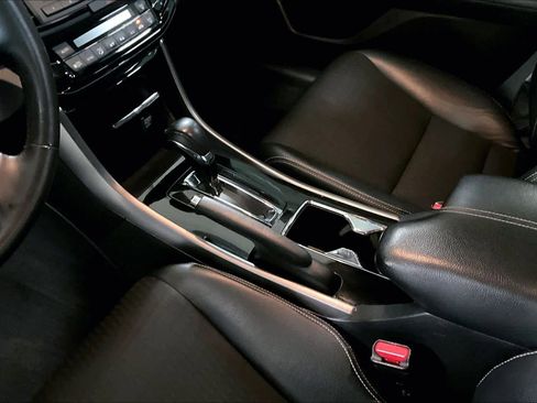 Used 2017 Honda Accord Sport image 14