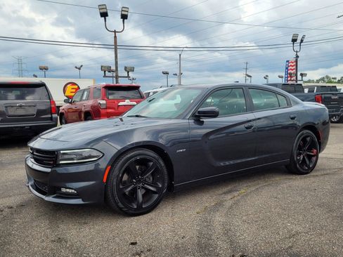 Used 2017 Dodge Charger R/T RWD image 10