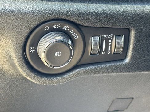 New 2026 Chrysler Pacifica Select w/ S Appearance Package image 13