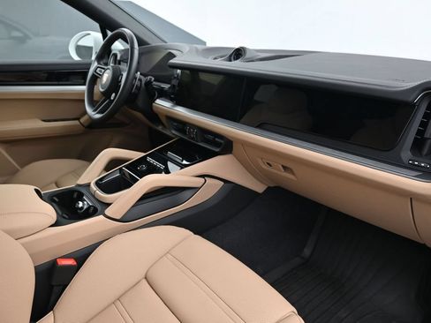 Certified 2026 Porsche Cayenne E-Hybrid Coupe AWD/4WD image 14