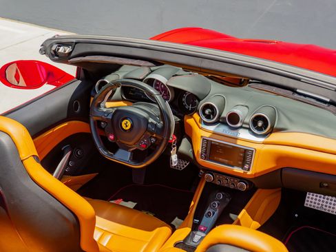 Used 2016 Ferrari California T RWD image 48