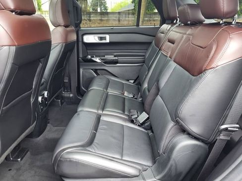 Used 2022 Ford Explorer Platinum w/ Equipment Group 601A image 17