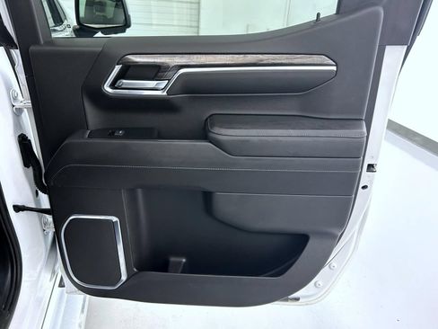 Used 2023 Chevrolet Silverado 1500 LTZ AWD/4WD image 17