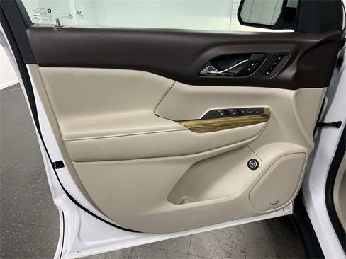 Certified 2017 GMC Acadia Denali w/ Technology Package image 23