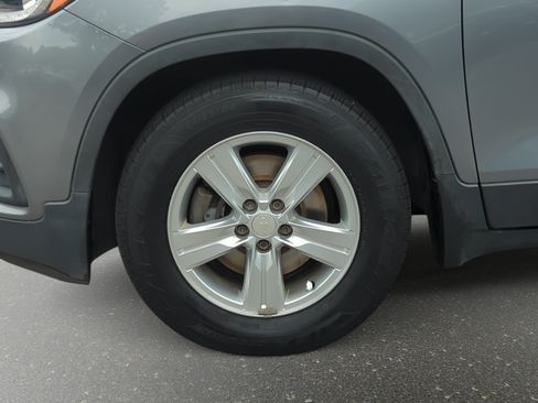Used 2020 Chevrolet Trax LT w/ LT Convenience Package FWD image 29