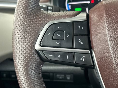 Certified 2024 Toyota Sienna Platinum image 29