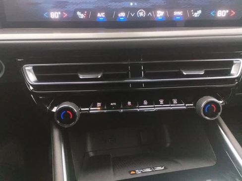 Used 2026 Chevrolet Traverse LT image 22