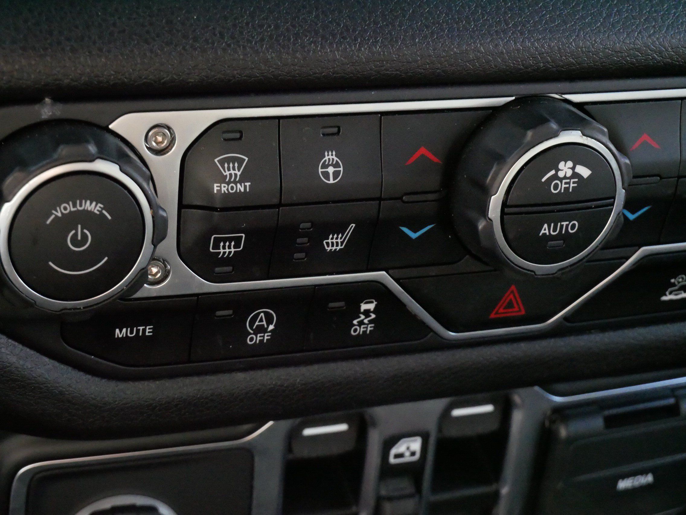 Used 2025 Jeep Gladiator Sport AWD/4WD image 28