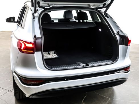 Used 2025 Audi Q6 e-tron Premium w/ Convenience Package image 24