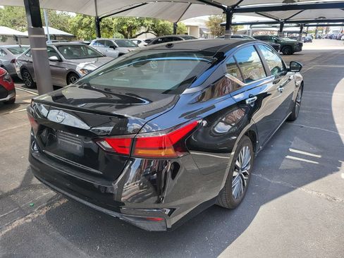 Used 2025 Nissan Altima 2.5 SV FWD image 8