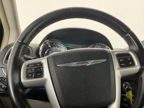 Used 2016 Chrysler Town & Country Touring FWD image 25
