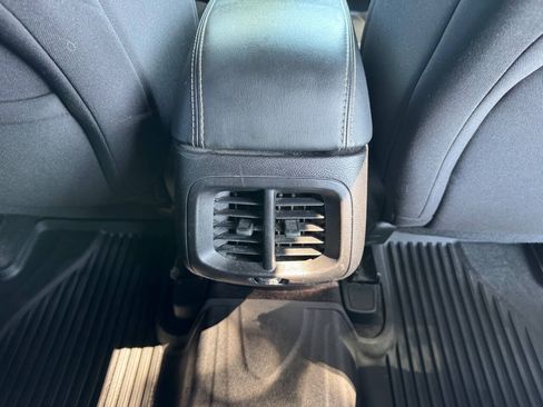 Used 2018 Jeep Cherokee Latitude w/ Altitude Package FWD image 29