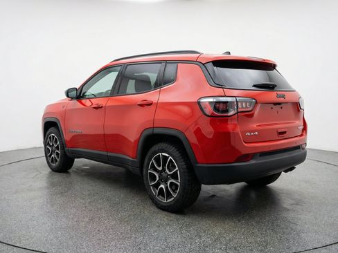 Used 2025 Jeep Compass Trailhawk AWD/4WD image 6