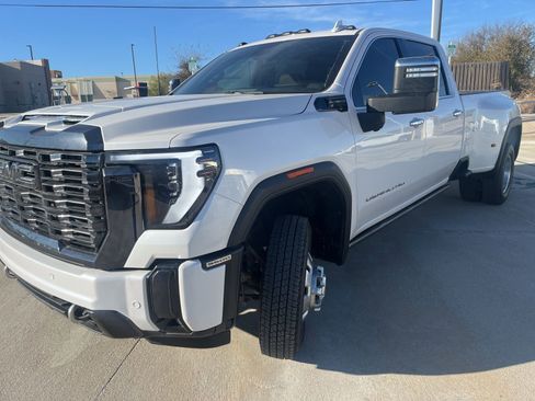 Used 2024 GMC Sierra 3500 Denali Ultimate image 3