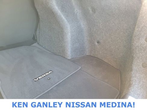 Used 2022 Nissan Versa SR w/ Convenience Package image 43