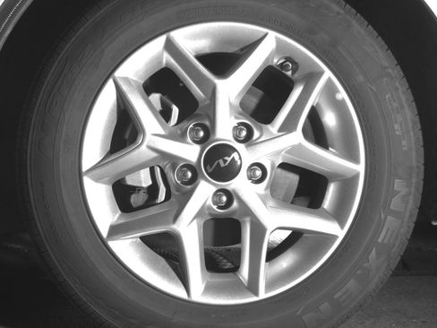 Used 2025 Kia Soul LX w/ LX Technology Package image 12