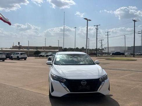 Certified 2024 Nissan Sentra S FWD image 4