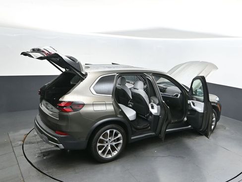 Certified 2025 BMW X5 xDrive40i w/ Premium Package image 48