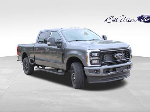 New 2026 Ford F250 Lariat w/ Black Appearance Package AWD/4WD image 2