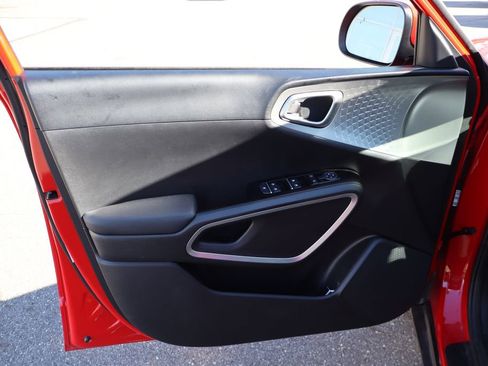 Used 2025 Kia Soul LX w/ Option Group 015 image 8