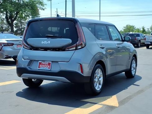 Used 2025 Kia Soul LX w/ LX Technology Package FWD image 4