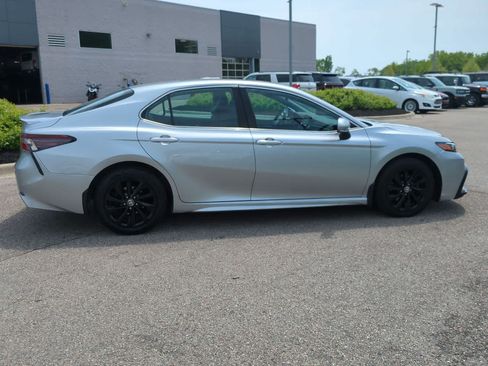 Used 2023 Toyota Camry SE AWD/4WD image 9