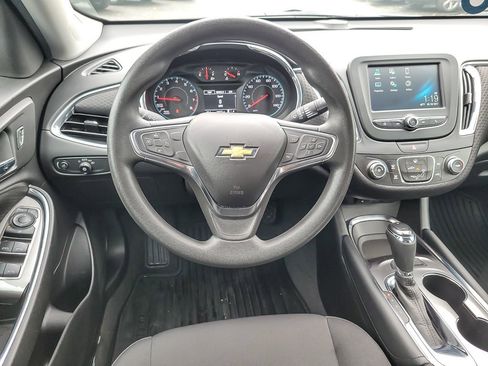 Certified 2017 Chevrolet Malibu LT image 9