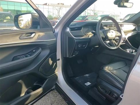 New 2025 Jeep Grand Cherokee Limited w/ MOPAR Finishing Package image 9