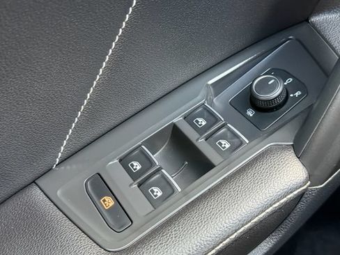 Used 2022 Volkswagen Tiguan SE w/ Panoramic Sunroof Package AWD/4WD image 28