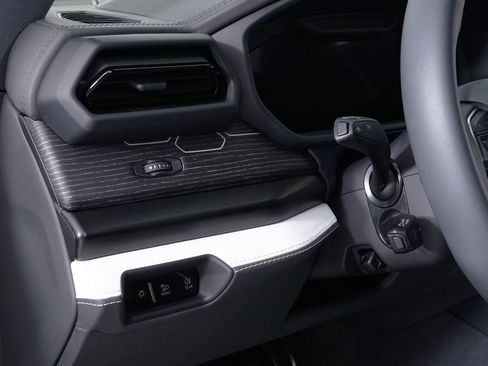 Used 2025 Lamborghini Urus SE AWD/4WD image 33
