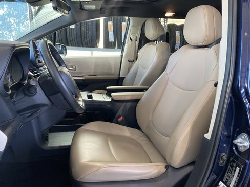 Used 2021 Toyota Sienna XLE image 20