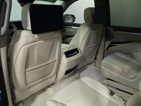 Used 2026 Cadillac Escalade Platinum Luxury AWD/4WD image 27