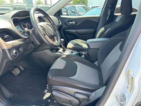 Used 2015 Jeep Cherokee Sport image 24