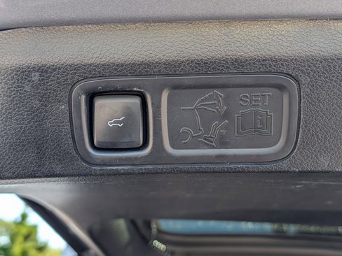 Used 2020 Ford Expedition XLT w/ Equipment Group 202A RWD image 15