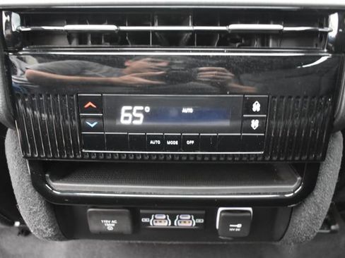 Used 2024 Jeep Wagoneer Series II AWD/4WD image 41