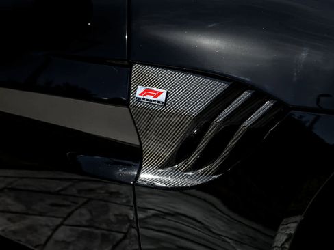 Used 2023 Aston Martin V8 Vantage Coupe image 16