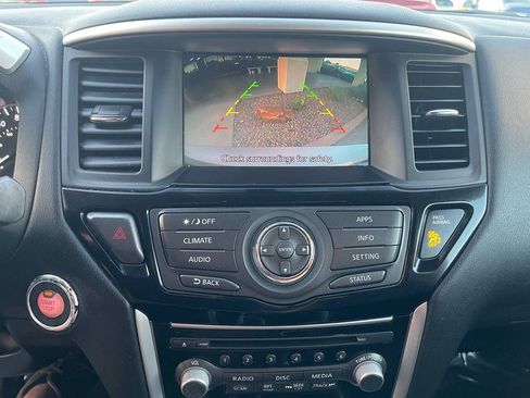 Used 2017 Nissan Pathfinder S image 38