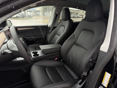 Used 2025 Tesla Model Y Long Range RWD image 22
