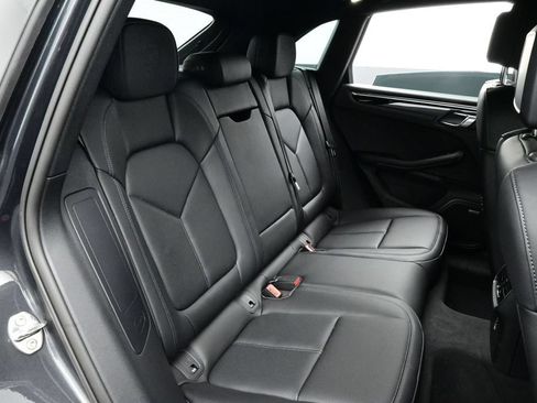Certified 2025 Porsche Macan AWD/4WD image 16