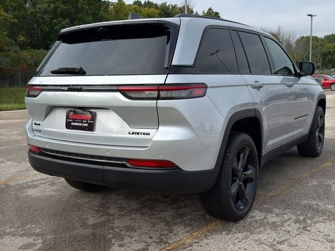 New 2025 Jeep Grand Cherokee Limited w/ Luxury Tech Group II AWD/4WD image 5