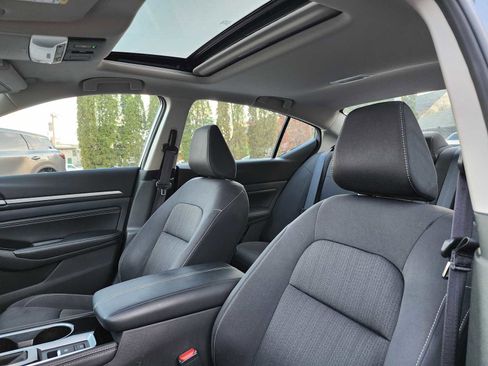 Used 2023 Nissan Altima 2.5 SV w/ SV Premium Package image 6