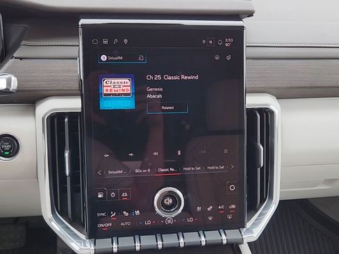 Used 2024 GMC Acadia Denali AWD/4WD image 15