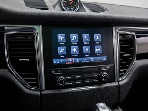 Used 2017 Porsche Macan image 24