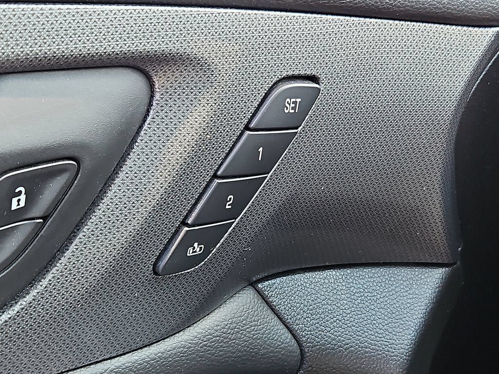 Certified 2019 Chevrolet Traverse Premier w/ LPO, Blackout Package FWD image 25
