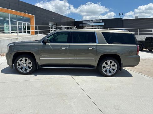 Used 2017 GMC Yukon XL Denali w/ Open Road Package AWD/4WD image 2
