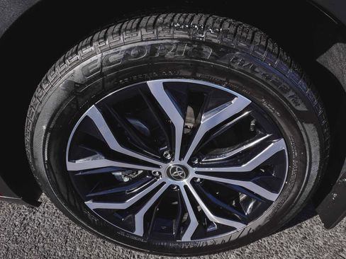 Used 2024 Toyota Crown XLE image 8