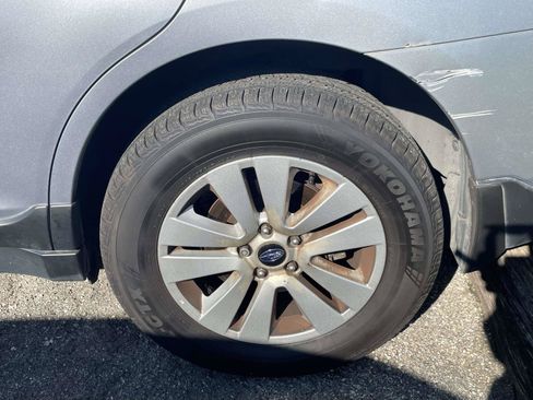 Used 2017 Subaru Outback 2.5i Premium AWD/4WD image 4