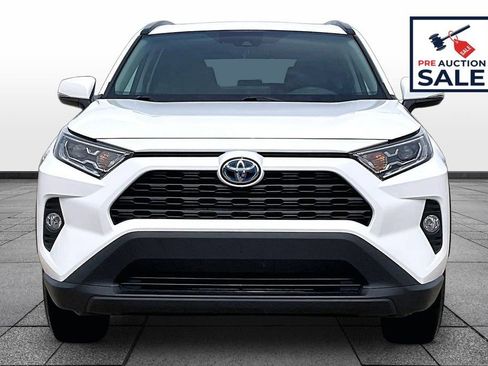 Used 2021 Toyota RAV4 XLE w/ Convenience Package AWD/4WD image 3