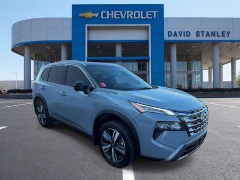 Used 2024 Nissan Rogue SL w/ SL Premium Package FWD image 2