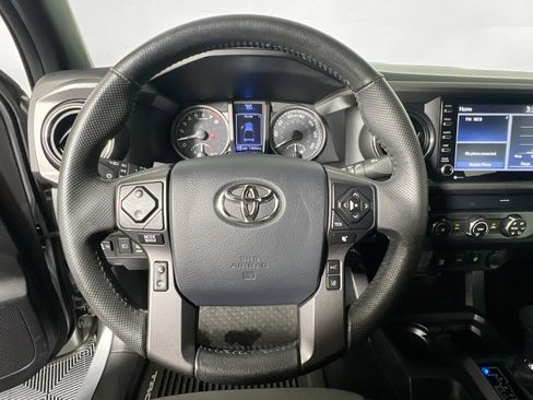 Used 2020 Toyota Tacoma TRD Sport AWD/4WD image 17
